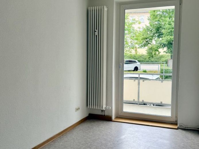 Appartamento di 3 locali con balcone e bagno con luce naturale vicino al centro di Plauen – Foto 1
