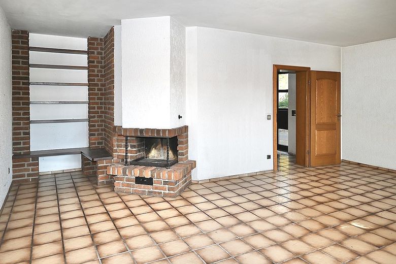 EG Wohnzimmer Blick auf Kamin