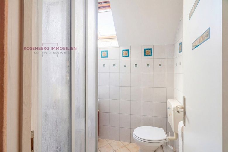 Zwei Häuser auf großzügigem Grundstück mit viel Potenzial in ländlicher Lage - Ideal für Familien! – 08f0d099-35dfe6c9-badezimmer-einfamilienhaus-in-cavertitz-ot-scho-na-schoena-jpg-badezimmer-staging-einfamilienhaus-in-cavertitz-ot-scho-na-schoena