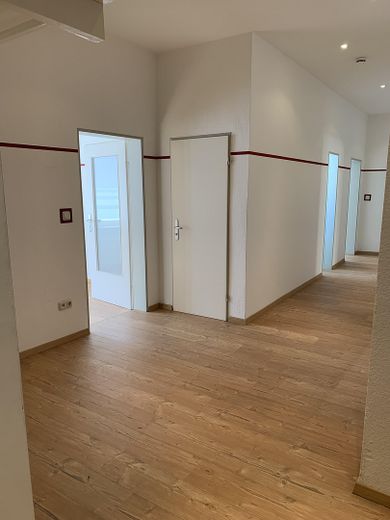 # Idealne dla waszego WG: Przestronne mieszkanie o powierzchni 130 m² z nową łazienką i dużą kuchnią z jadalnią w najlepszej lokalizacji – Photo 2