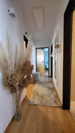 Gemütliche 3-Zimmer-Wohnung mit großem Balkon vor den Toren Münchens – Diele Schlafbereich