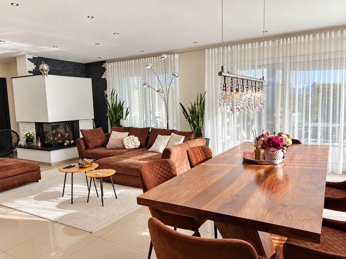 Winkelbungalow mit Sonnenterrasse und großzügigem Wohnambiente – Essbereich 6