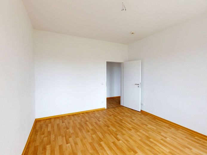 **LIVE RENT-FREE FOR 3 MONTHS** A place to feel at home: Bright 3-room apartment with a bathroom featuring natural light – Ansicht II: Schlafzimmer I
