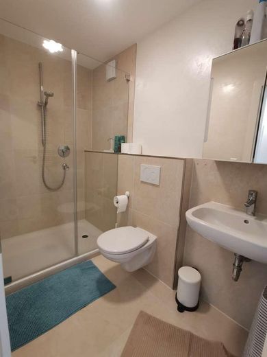 1 Zimmer Wohnung - Renoviert und liebevoll eingerichtet – Badezimmer