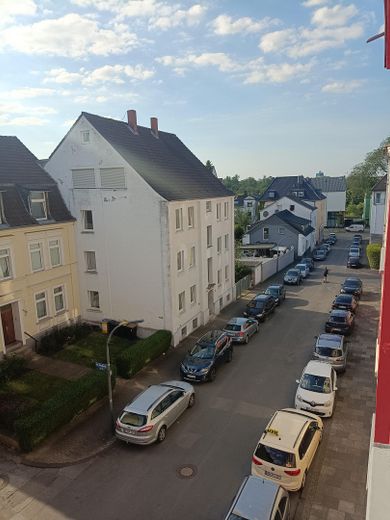 86 m² Altbauwohnung in DO-Hörde -frisch renoviert, Balkon, Dach 2026 erneuert & gedämmt – Ausblick zur Straßenseite
