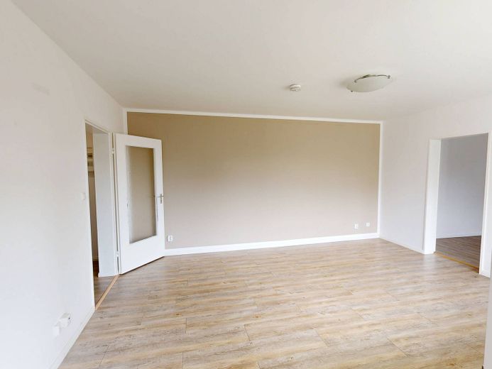 Appartement lumineux de 2 pièces avec BALCON et CUISINE ÉQUIPÉE – Ansicht III: Wohn- und Esszim…