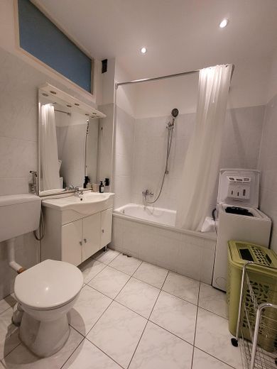 Bezugsfreie helle Wohnung mit Südwestloggia – Foto 3