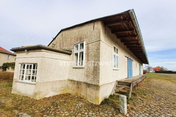 Багатофункціональний складський ангар із земельною ділянкою площею 1.139 м² у Фрайенштайні