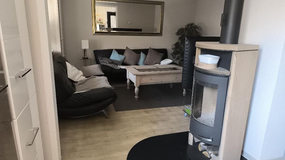 Wohnzimmer mit Kamin