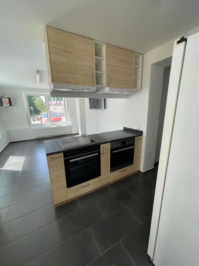 11 Zimmer auf drei Etagen – Haus in St. Johann-Würtingen, 2014 kernsaniert – Einbauküche