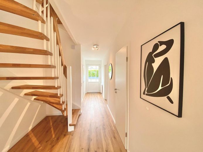 Acogedora casa adosada de 4 habitaciones con terraza y garaje en Kassel-Kirchditmold – Flur