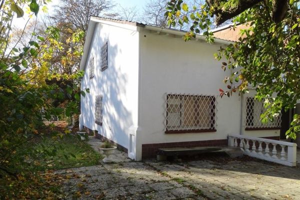 Villa in Alleinlage mit 2300qm großem Grundstück in Frankfurt/Sossenheim