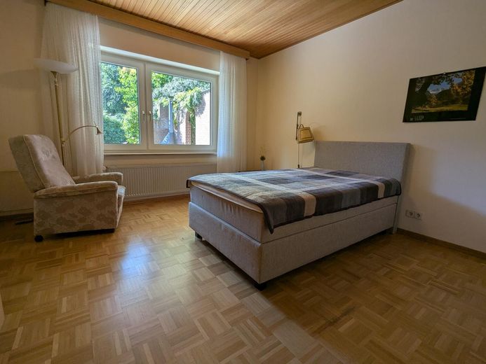 Wald, Stadtnähe und viel Platz in Hamburg-Hausbruch – Schlafzimmer