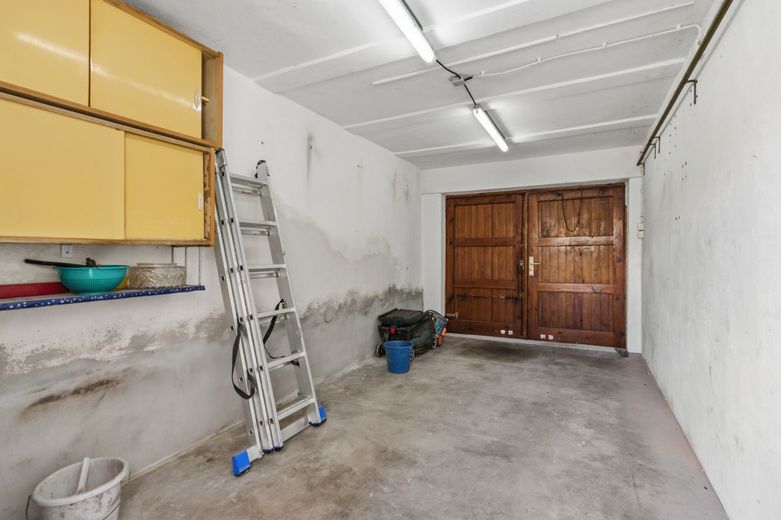"Schollehaus" gesucht?
Reihenendhaus mit kleinem Garten und Garage – Garage