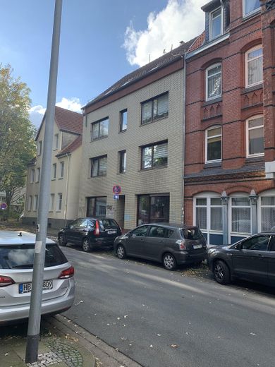 Frontalansicht von der Strasse