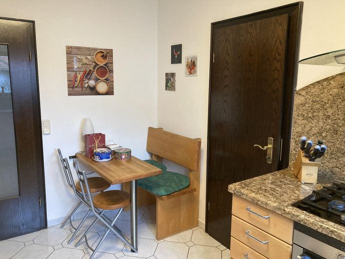 Von Privat: Großes Einfamilienhaus mit Wellnessbereich zu verkaufen! – Foto 3