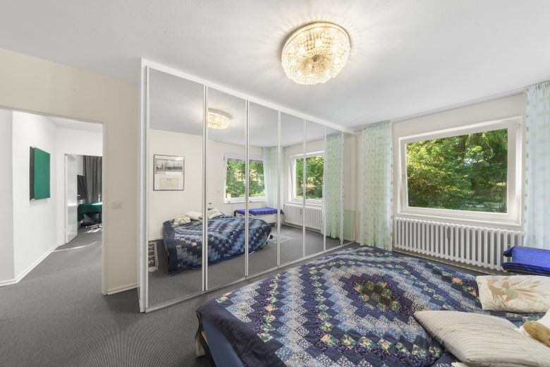 Wohnen mit viel Platz und eigener Terrasse - 4-Zimmer-Wohnung in begehrter Westend-Lage – Schlafzimmer