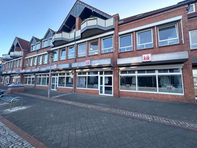 Investment property in Sulingen. Commercial space for sale close to the town center. – Foto 1