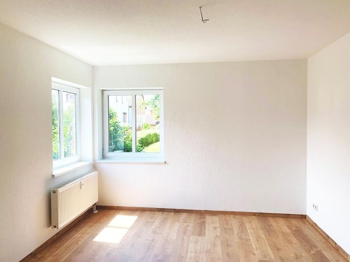 helle und angenehme 3 Zimmer mit Balkon im EG, soeben frisch saniert – Schlafzimmer