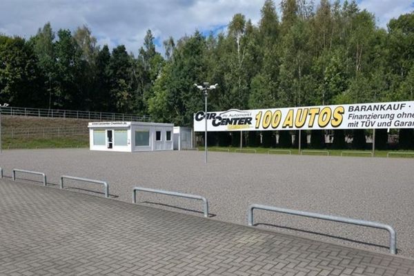 1 400 м² торговельний майданчик для продажу автомобілів у Хемніці — ТОП-локація на жвавій магістральній дорозі