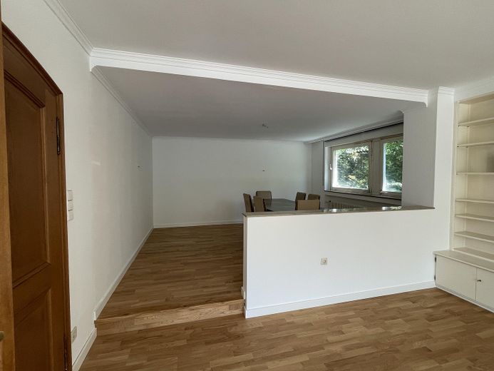Casa progettata da un architetto a mezza collina – Essbereich