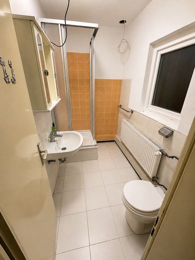 1-Zimmer Wohnung mitten im Friedberger Zentrum – Gemeinschaftliches Bad