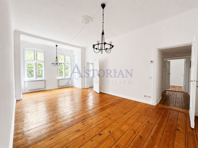 Bezugsfrei! Altbaucharme mit Gestaltungspotenzial - 2,5 Zimmer im Herzen von Friedrichshain – Zimmer 1.2