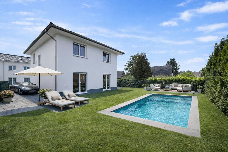 Ansicht Beispiel mit Pool (KI)