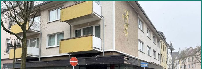 Tanzschule im Erdgeschoss mit Fenster über zwei Seiten