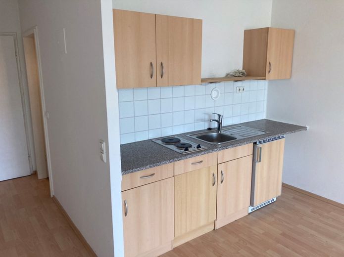 Saubere Wohnung an Student/in sofort längerfristig zu vermieten! – Küchenzeile