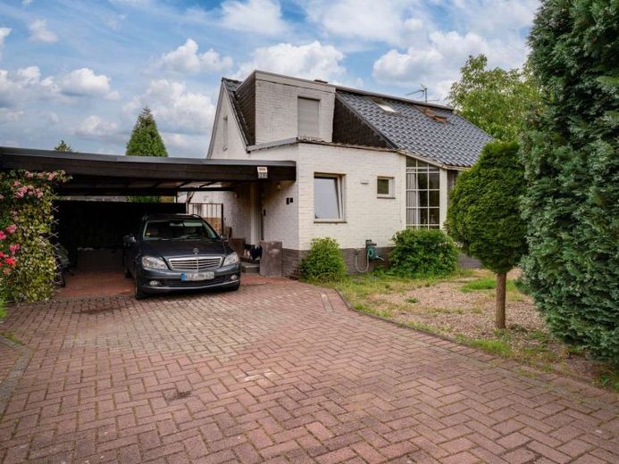 Emmerich: Einfamilienhaus mit Wintergarten, Carport und liebevoll angelegtem Garten – फोटो 1