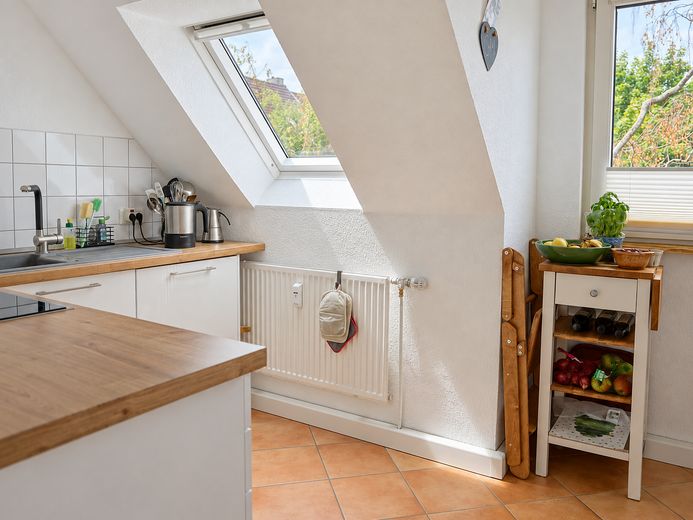Umfangreich modernisierte 4-Zimmer-Wohnung mit großem Balkon + ca. 30qm2 Dachboden im Moltkeviertel – Küche