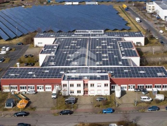 SUPERFICIES DE NAVES en el parque empresarial Leipzig-Airport con aprox. 2.340 m² – Foto 1
