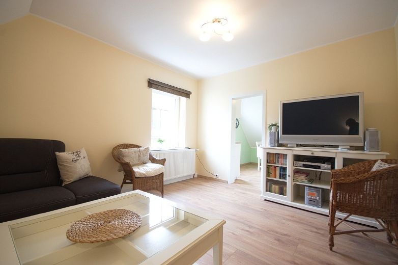 Spacious apartment with two bedrooms and internet access, very good public transport connections – a5948ac6a65fd1813c2bde7c0e9b3e0c19b84fb0.jpg