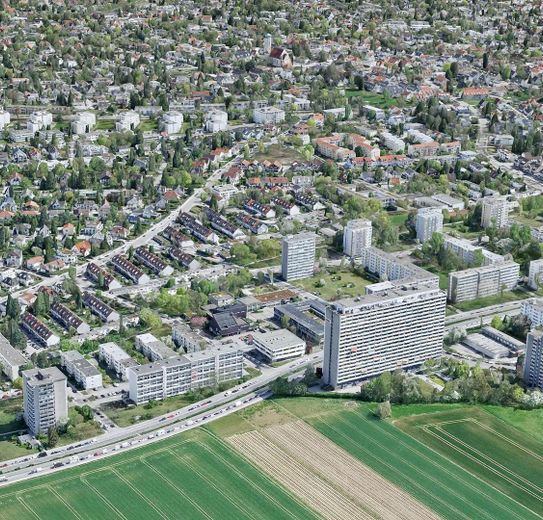 FREI Wunderschöne 1,5-Zi-Whg mit großem Balkon – Luftaufnahme Umgebung