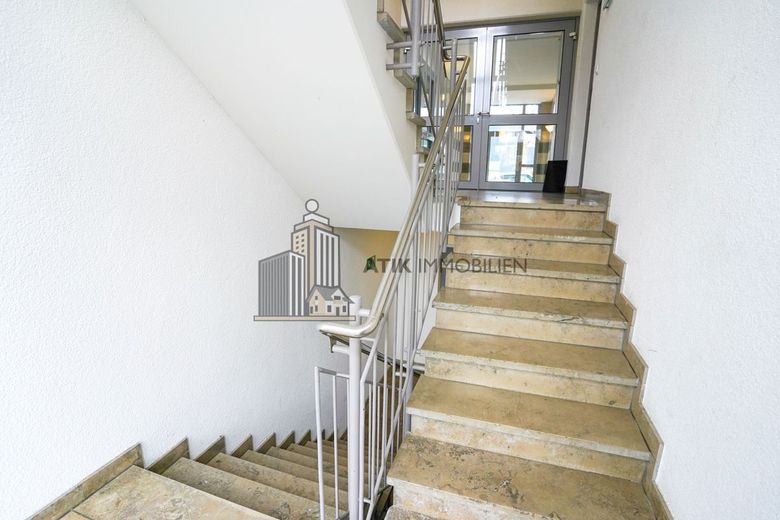 ATIK: MIETFREI 12 MONATE - unschlagbare Anbindung mit Top Preis-Leistungs-Verhältnis, provisionsfrei – Treppenhaus