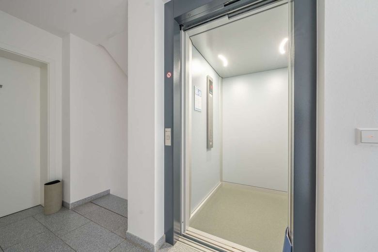 Kapitalanlage! Komfortable 2,5-Zimmer-Wohnung mit Balkon und TG-Stellplatz – Aufzug