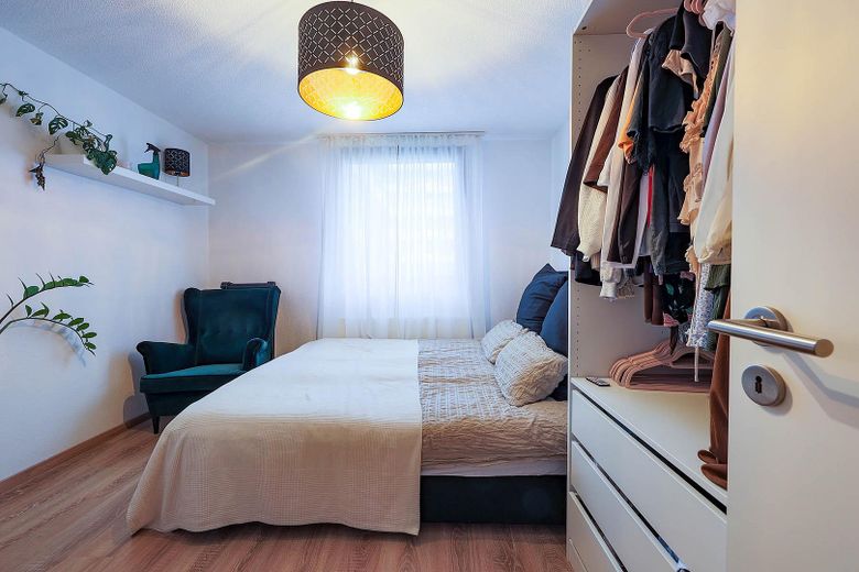 Commission-free 2-room apartment with balcony & garage in Konstanz – Schlafzimmer