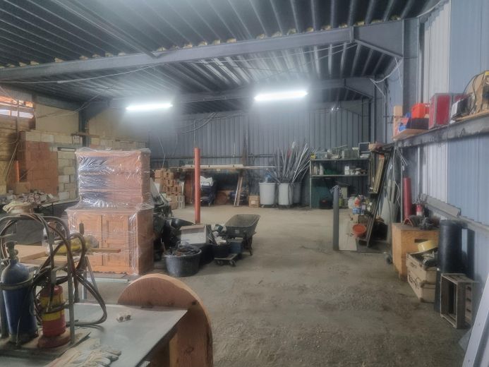 Mehrfamilienhaus, Pension, Lagerhalle, Magazin, Halle mit Rolltor – Lager oder Produktionshalle