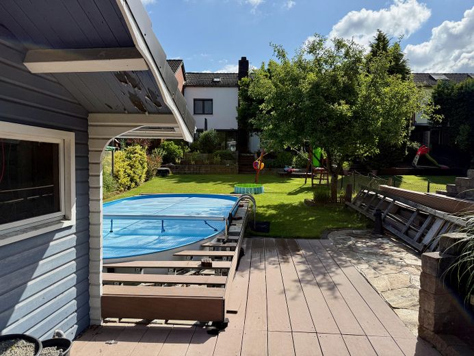 Pool & Gartenhaus