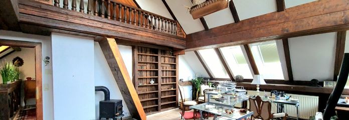 Das Beste aus zwei Welten: Modernisiertes Traumhaus mit rustikaler Seele in 96337 Ludwigsstadt-Lauenhain! – Arbeitszimmer_Bibliothek mit Galerie