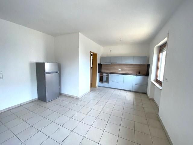Küche mit Kühlschrank