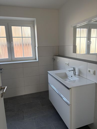 Vom Eigentümer Neubau ohne Courtage 3 Zimmer 87,7qm, Terrasse, Gartenteil + Nutzfläche, Brackel – Bad mit Fenster