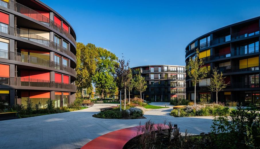 Erstbezug: Exklusive, sonnige 2-Zimmer-Wohnung mit Balkon mit Elbblick in Bestlage im Marina Garden! – Innenhof