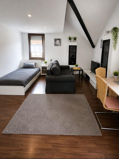 Rundum sorglos in ES: modernes 1-Zi-Appartment in Stadtnähe mit Balkon + großer Garage – Foto 1
