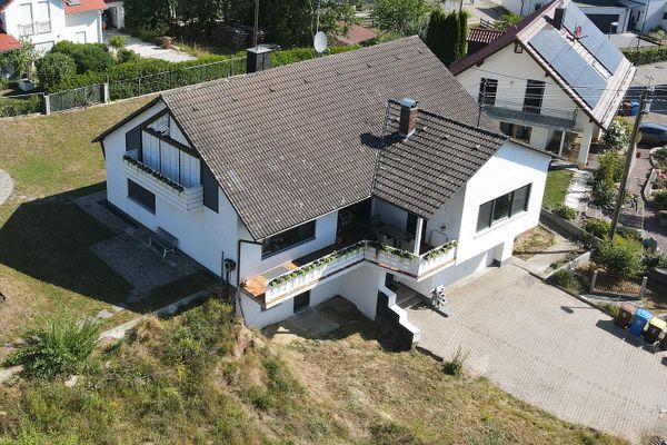 Abitare con vista panoramica – 207 m² in una posizione speciale ai margini del paese | zona giorno separata al piano terra