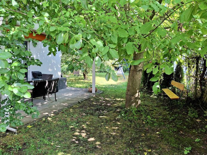 Sakin bir konumda müstakil ev – Garten mit Blick auf Terrasse