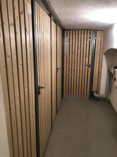 Stilvoll kernsanierte 4-Zi-Altbau-Wohnung – Kellerabteile