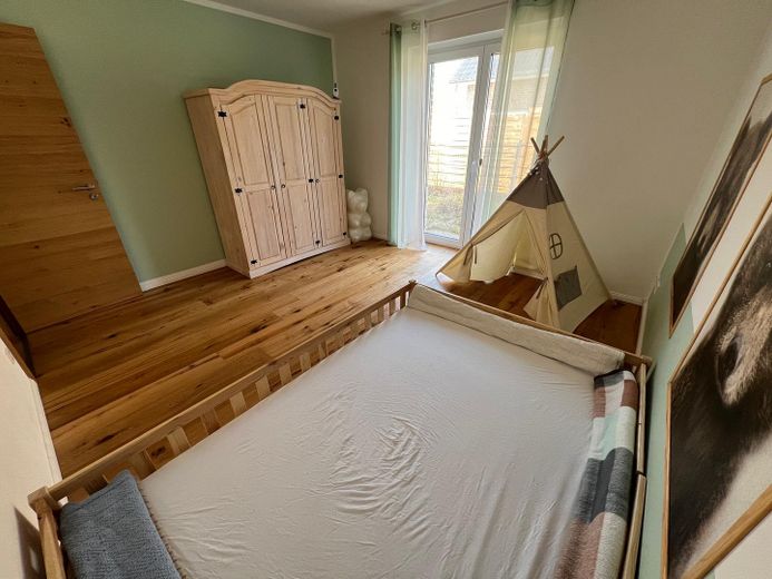 Schlafzimmer 1