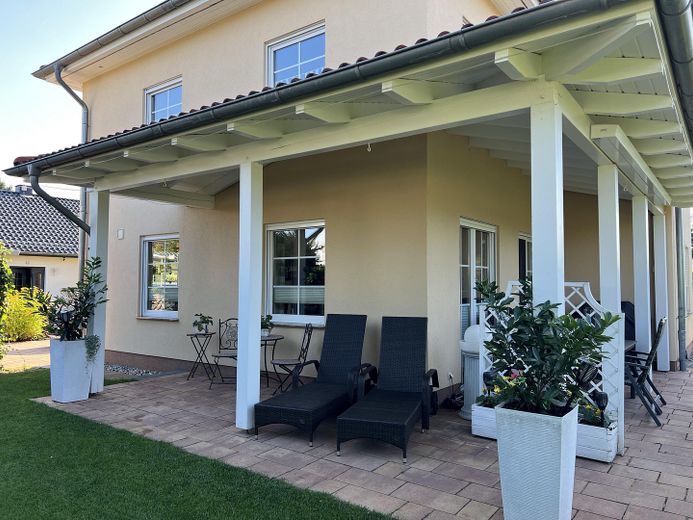 Terrasse mit Überdachung